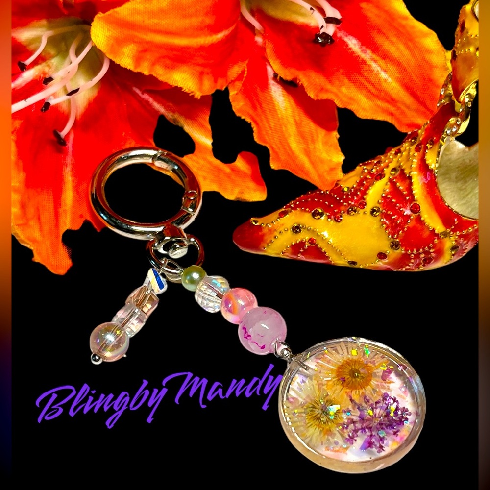 Dried flower and resin keychain purse bling